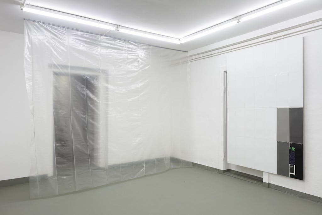 Installation view
Lorenza Longhi, Cosmopolitan Haze, Bungalow, Berlin, D, 2020 - © Paris Internationale