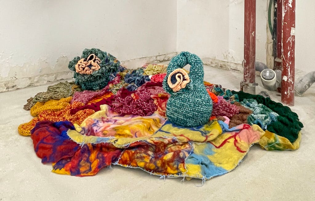 Maria Abaddon Peruvian contemporary artist presents soft sculptures and textile pieces with Ginsberg Gallery at Paris Internationale - © Courtesy Ginsberg Gallery, Paris Internationale