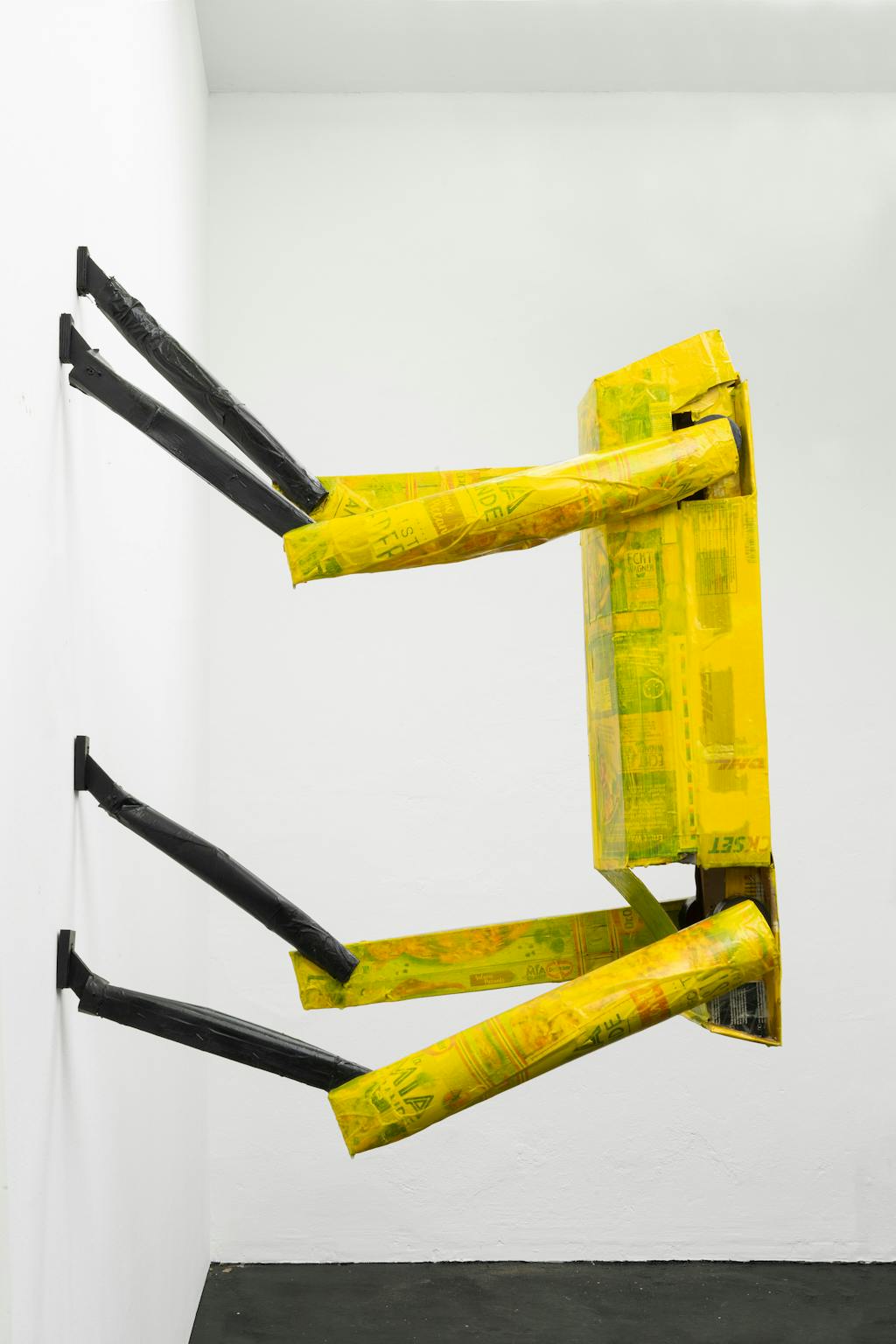 Richard Sides
Diavolo, 2021
cardboard, wood, metal, resin
90 × 85 × 30 cm - © Paris Internationale