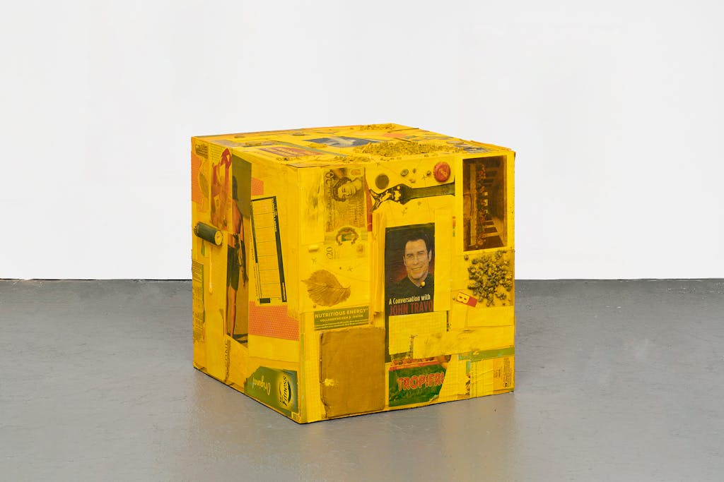Yellow box - © Paris Internationale
