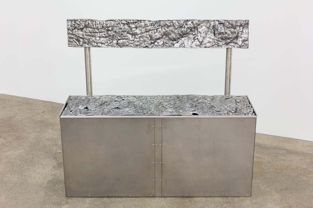 Irina Lotarevich, *Skin Seat Social*, 2020, cast and polished aluminium, stainless steel, hardware, 87 x 97 x 35,5 cm - © Paris Internationale