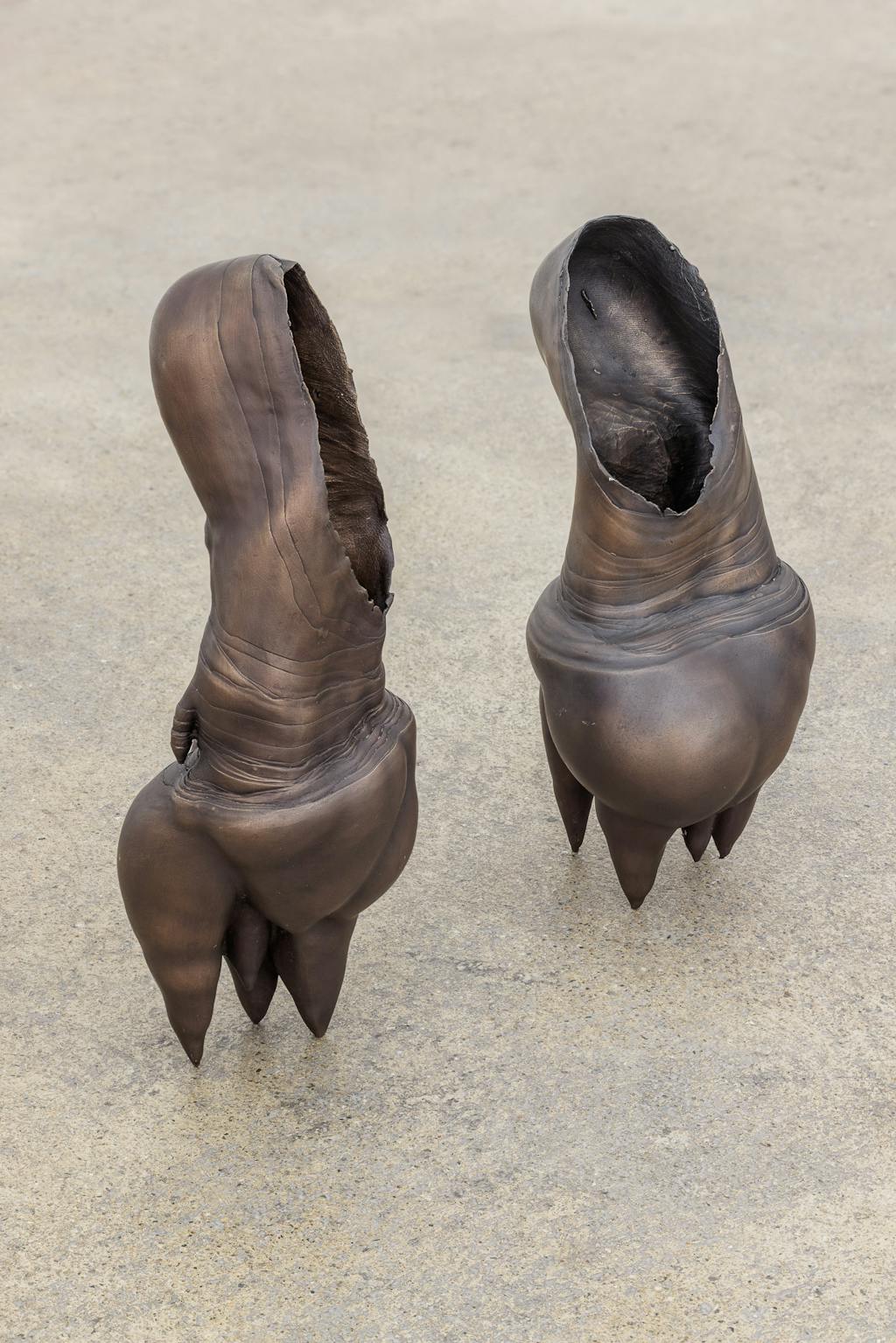 Angelika Loderer
Counterpart (10), 2023
patinated bronze
29 x 13 x 12 cm (left)
33 x 12 x 8 cm (right)
Courtesy of the artist and Sophie Tappeiner, Vienna - © Paris Internationale